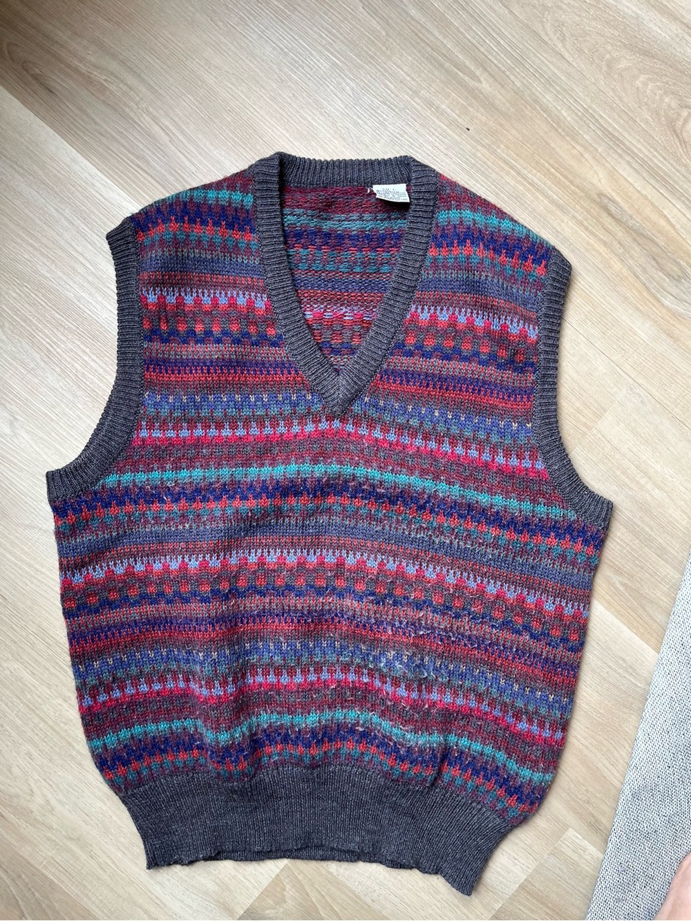 Men's Vintage Wool Blend Multicolor Patterned V-Neck Sweater Vest - Size M Fit